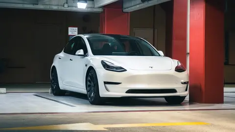 Veh&iacute;culo Tesla. (Foto: Xataka).