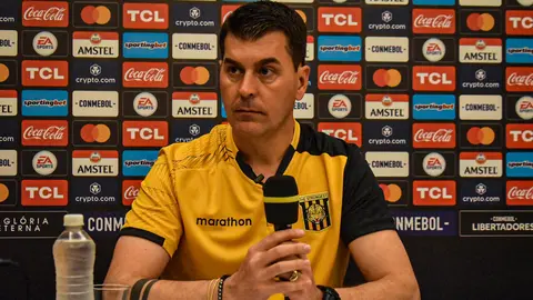 Ismael Rescalvo, director t&eacute;cnico espa&ntilde;ol. (Foto: Club The Strongest).