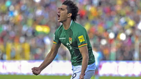 Marcelo Moreno Martins celebrando uno de sus goles en la selecci&oacute;n boliviana. (Foto: Correo del Sur).