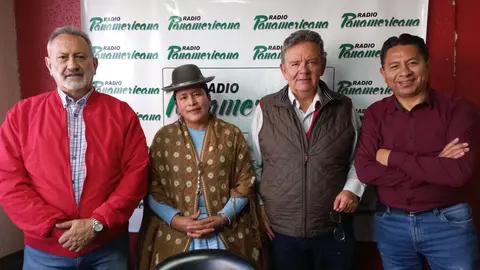 De izquierda a derecha: Fabi&agrave;n Yaksic, Virginia Velasco, Luis Eduardo Siles y Jos&eacute; Luis Flores.