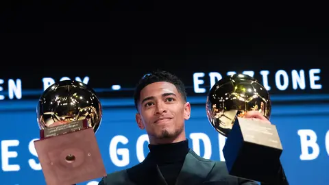 Jude Bellingham, con sus premios en el Golden Boy. (Foto: Heraldo de Arag&oacute;n).