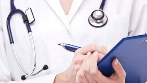M&eacute;dicos. (Foto: RR. SS.).