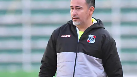 Flavio Robatto, director t&eacute;cnico argentino. (Foto. La Raz&oacute;n).