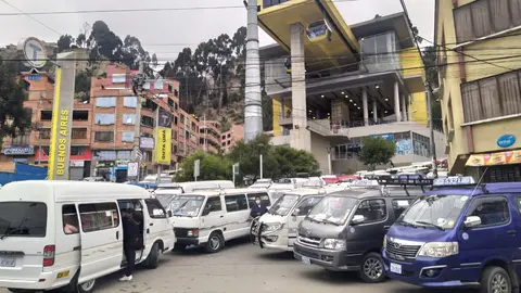 Bloqueo de choferes. (Foto. La Raz&oacute;n).