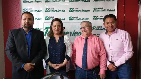 De izquierda a derecha: Joshua Bellott, Roc&iacute;o Molina, Julio Alvarado y Jos&eacute; Luis Flores.