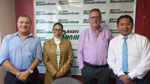 De izquierda a derecha: Franklin Pareja, Jessica Saravia, Carlos Alarc&oacute;n y Jos&eacute; Luis Flores.