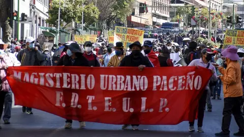 Magisterio Urbano de La Paz en marcha. (Foto: Red Uno).