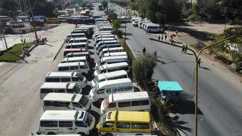 Transportistas cochabambinos bloquean. (Foto: La Raz&oacute;n).