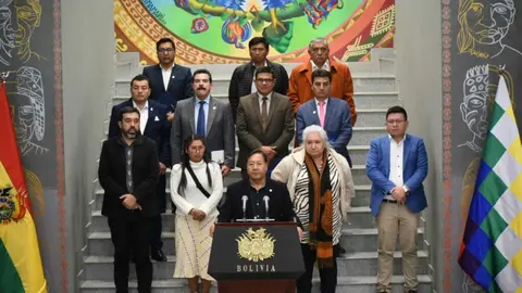 Reuni&oacute;n de alcaldes y presidente del Estado. (Foto: Bolivisi&oacute;n).