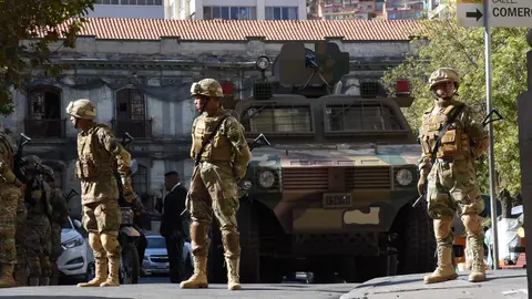 Militares en Plaza Murillo. (Foto: ANF).