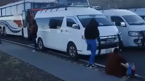Transporte orure&ntilde;o bloqueo. (Foto: La Raz&oacute;n).