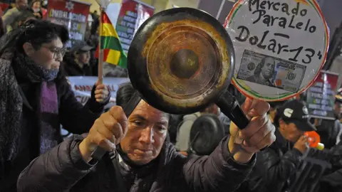 Gremiales en marcha. (Foto: Unitel).