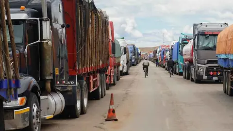 Transporte pesado Bolivia. (Foto: El D&iacute;a).