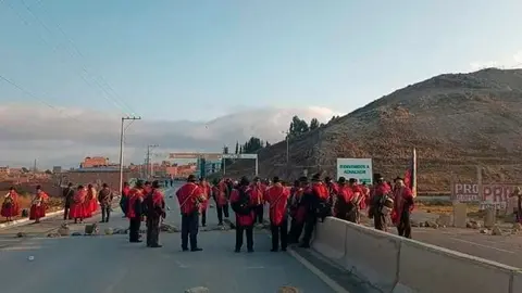 Movilizaci&oacute;n ponchos rojos. (Foto: Opini&oacute;n Bolivia).