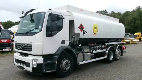 Cami&oacute;n de combustible. (Foto: Truck1 Bol).