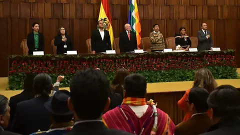 Acto de entrega de credenciales a los nuevos magistrados. (Foto. Unitel).