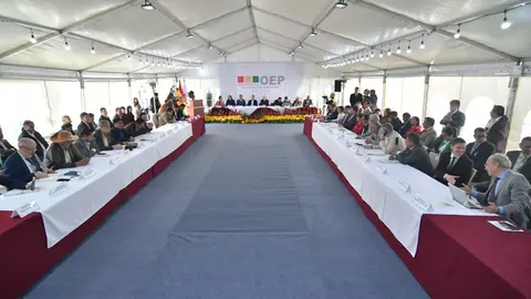 Cumbre por la democracia, febrero 2025. (Foto: La Raz&oacute;n)