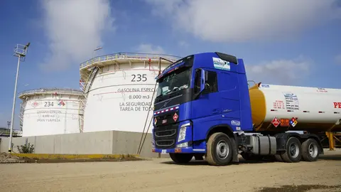 Cisternas de gasolina YPFB. (Foto. El Deber).