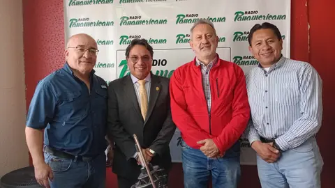 De izquierda a derecha: Hugo Moldiz, Marcelo Silva, Fabi&aacute;n Yaksic y Jos&eacute; Luis Flores.
