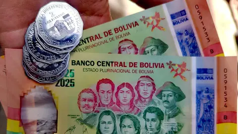 Billetes y monedas conmemorativas del Bicentenario. (Foto: AEP).