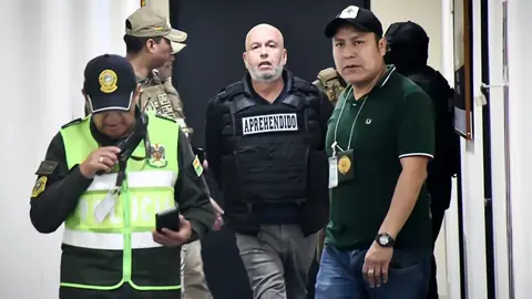 Arturo Murillo llegando a Viru Viru. (Foto. Opini&oacute;n).