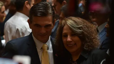 Cinthya Y&aacute;&ntilde;ez Eid, junto a Rodrigo Paz. (Foto. RR. SS.).