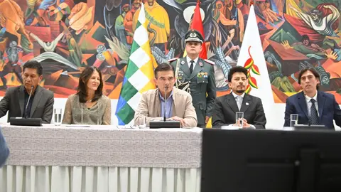 Presidente Paz y su gabinete en conferencia de prensa. Foto: Presidencia