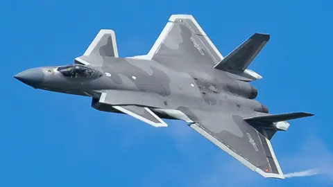 J20, avi&oacute;n militar chino.