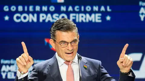 Rodrigo Paz, presidente de Bolivia en el Foro de la CAF en Panam&aacute;. (Foto. Jornada).
