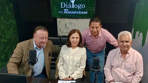 De izquierda a derecha: &Aacute;lvaro del Pozo, Karen L&oacute;ngaric, Jos&eacute; Luis Flores y R&oacute;ger Cortez.