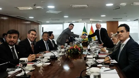 Reuni&oacute;n de Rodrigo Paz, Lula da Silva y sus equipos en Brasil.