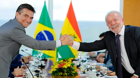 Rodrigo Paz en Brasil con el presidente Lula da Silva.