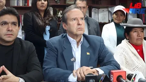 Jorge "Tuto" Quiroga y la bancada LIBRE en conferencia de prensa (Foto: RRSS)