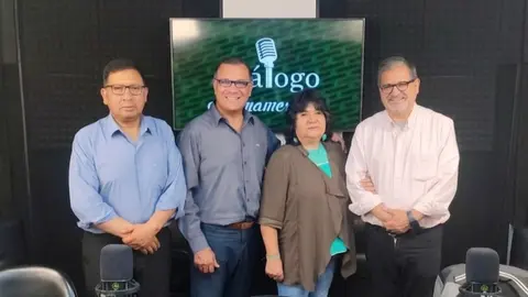 De izquierda a derecha: Oscar Cruz, Franklin Pareja, Jimena y Gonzalo Ch&aacute;vez.