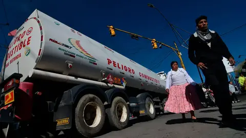 Cisterneros bloquean El Alto