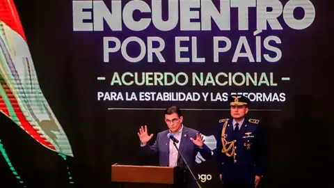 Rodrigo Paz habla en el encuentro nacional convocado.