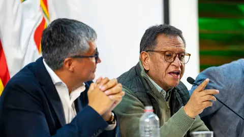 𝗣𝗢𝗟𝗜𝗖&Iacute;𝗔 𝗕𝗢𝗟𝗜𝗩𝗜𝗔𝗡𝗔 𝗬 𝗙𝗨𝗘𝗥𝗭𝗔𝗦 𝗔𝗥𝗠𝗔𝗗𝗔𝗦 𝗗𝗘𝗦𝗣𝗟𝗜𝗘𝗚𝗔𝗡 𝗢𝗣𝗘𝗥𝗔𝗧𝗜𝗩𝗢𝗦 𝗗𝗘𝗟 𝗣𝗟𝗔𝗡 &ldquo;𝗖𝗢𝗥𝗥𝗘𝗗𝗢𝗥 𝗛𝗨𝗠𝗔𝗡𝗜𝗧𝗔𝗥𝗜𝗢&rdquo; (Foto: Polic&iacute;a Boliviana)