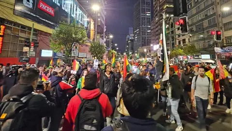 Plataformas ciudadanas en marcha en apoyo a Rodrigo paz (Foto: Panamericana)