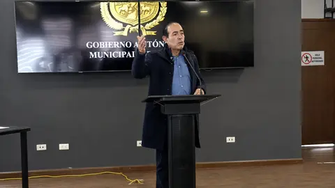 Alcalde de La Paz, C&eacute;sar Dockweiler, en conferencia de prensa (Foto: Radio Panamericana)