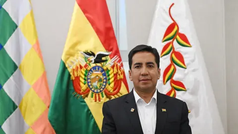 William Bascop&eacute;, ministro de trabajo.