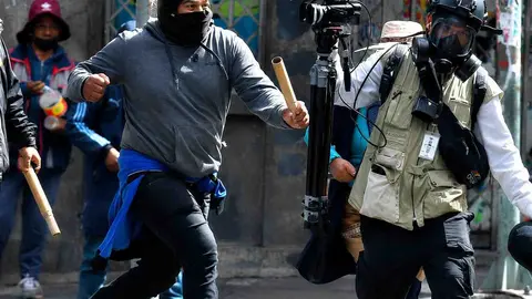 Personas en protestas agreden a la prensa (Foto: RRSS)