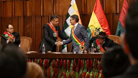 Rodrigo Paz y Luis Revilla en el acto por la efem&eacute;ride pace&ntilde;a de los 217 a&ntilde;os.