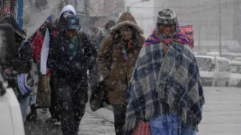 Frente frío afecta a Bolivia con lluvias y bajas temperaturas