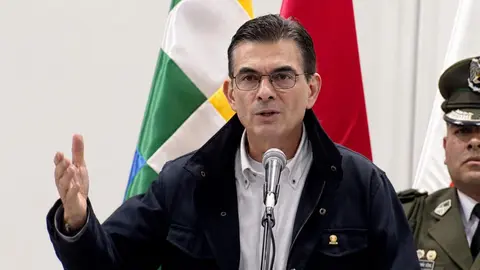 Gobierno aprueba reprogramación de deudas, fondo de garantía para transportistas y reducción del 50% en salarios del Ejecutivo