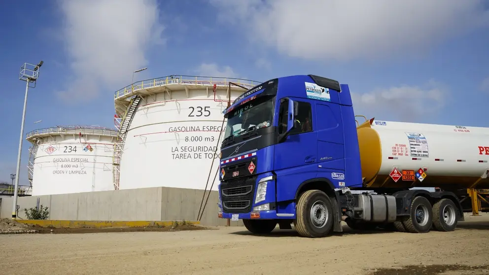 Cisternas de gasolina YPFB. (Foto. El Deber).
