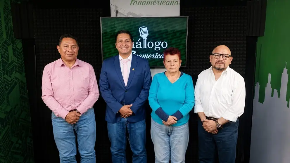 De izquierda a Derecha: Jos&eacute; Luis Flores, Ricardo Rada, Teresa Morales e Israel M&eacute;rida.
