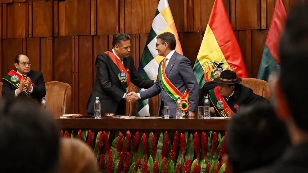 Rodrigo Paz y Luis Revilla en el acto por la efem&eacute;ride pace&ntilde;a de los 217 a&ntilde;os.