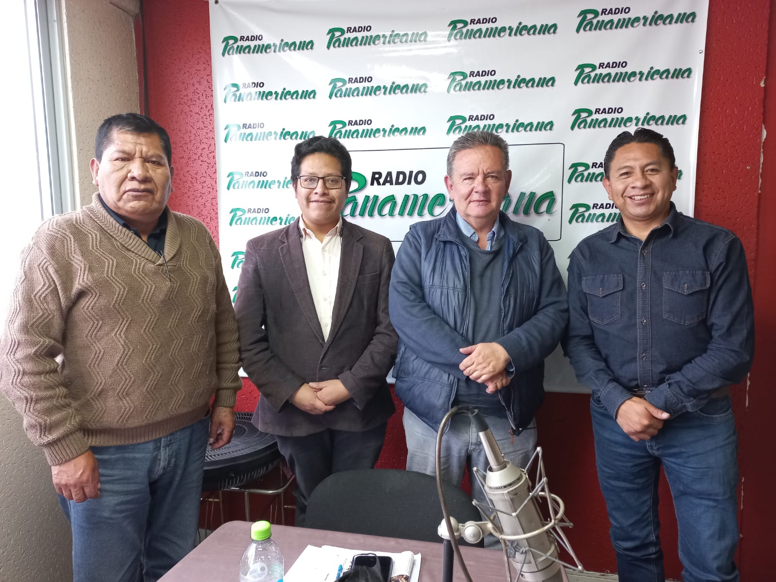 De izquierda a derecha: Roberto de la Cruz, Juan José Bedregal, Luis Eduardo Siles y José Luis Flores.