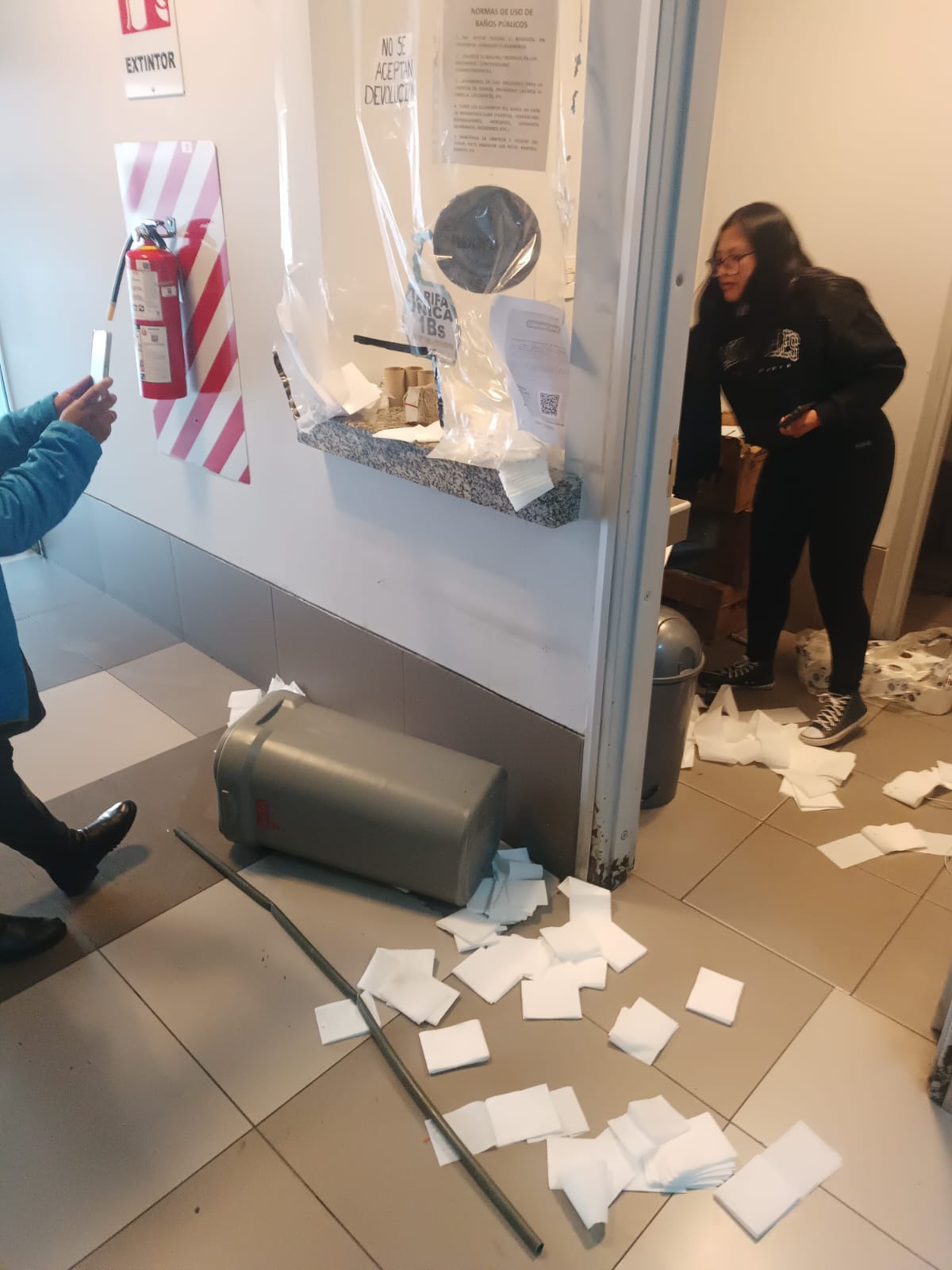 Vandalismo en la estación celeste de Mi Teleférico (Foto: Mi Teleférico)